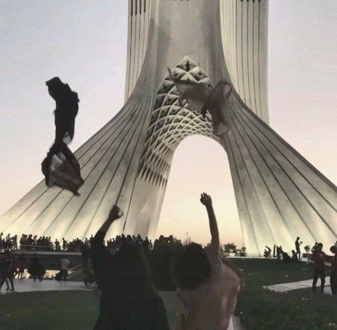 Iran Revolution Art No. FhTun6AXgA0XB8T
