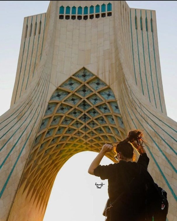 Iran Revolution Art No. FezprHkVEAE5k6h