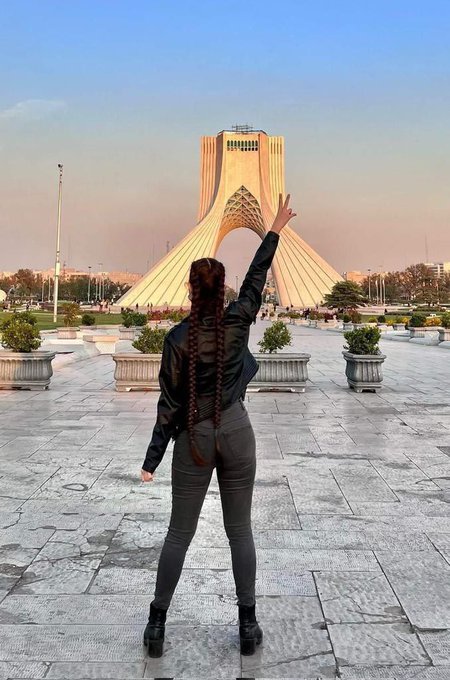 Iran Revolution Art No. FgT9ACEXgAEtepH
