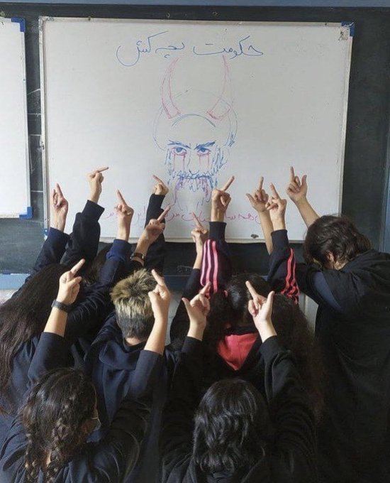 Iran Revolution Art No. FgmSqauagAAaNLv