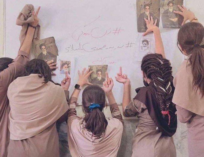 Iran Revolution Art No. FjJ4zdTXkAAb4tU