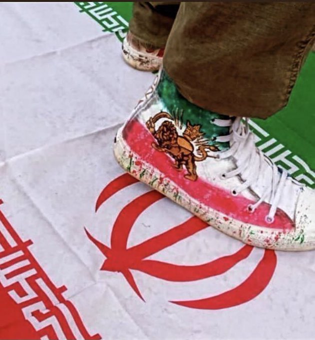 Iran Revolution Art No. FmEIn0bXwAMKgCB