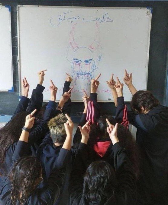 Iran Revolution Art No. FqMY5F5XoAEVAvU